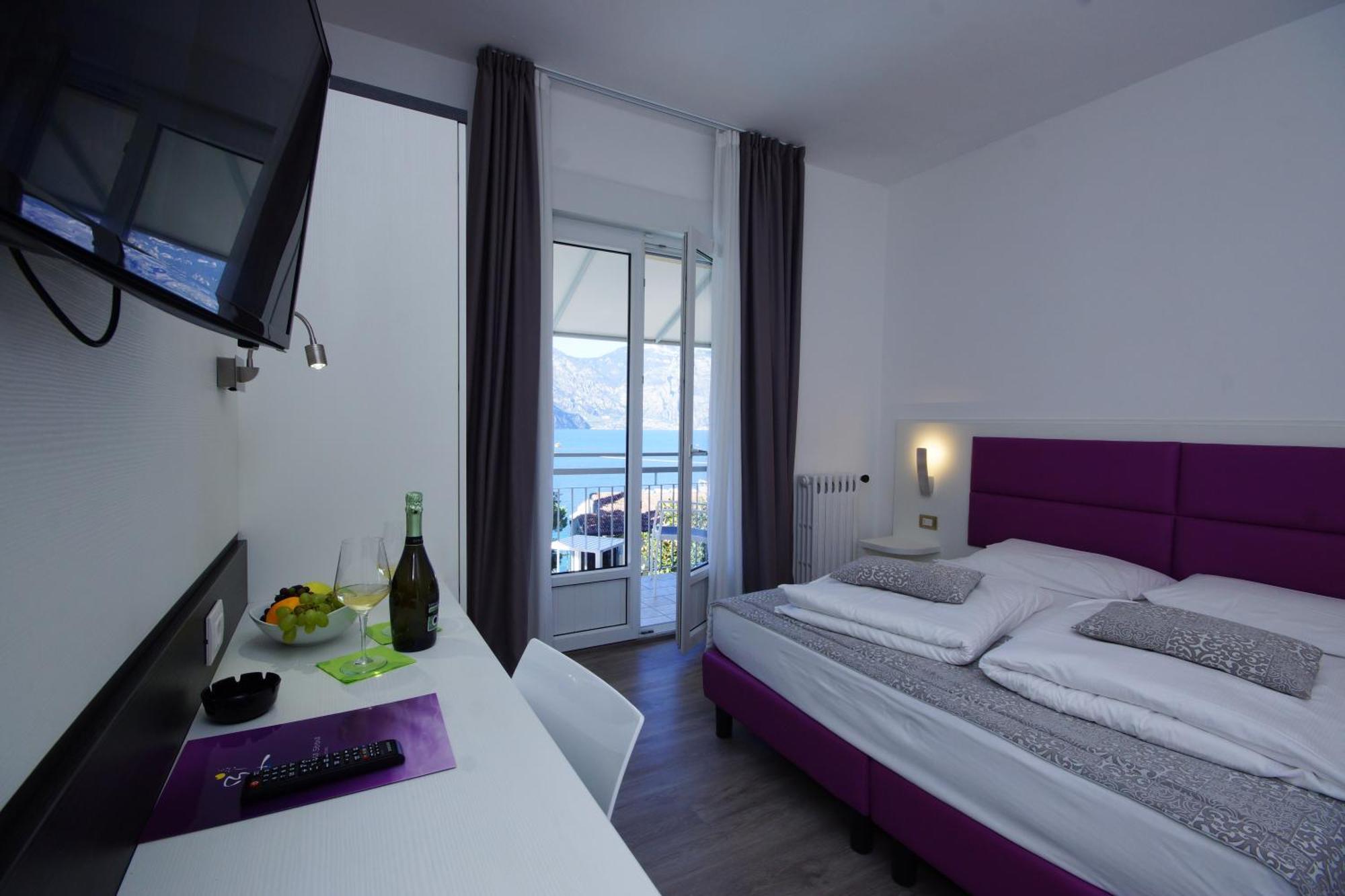 Hotel Casa Serena Малчезине Екстериор снимка